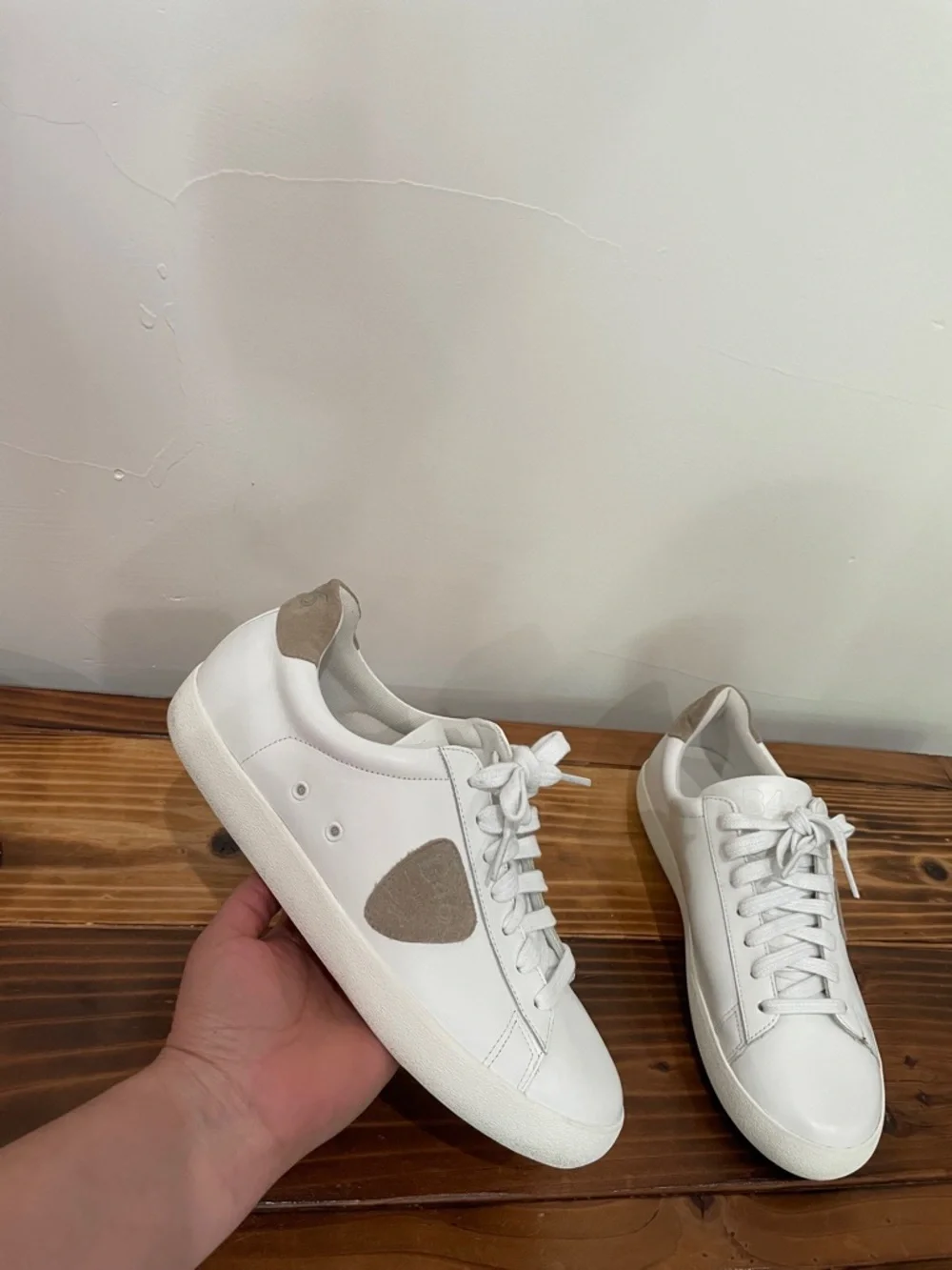Bernardo Tatum Leather Logo Sneakers Low-Top Sneakers B46 Size 9.5